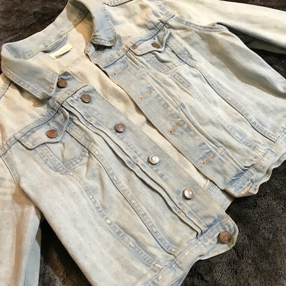 Light wash denim cropped jacket - Picture 2 of 7